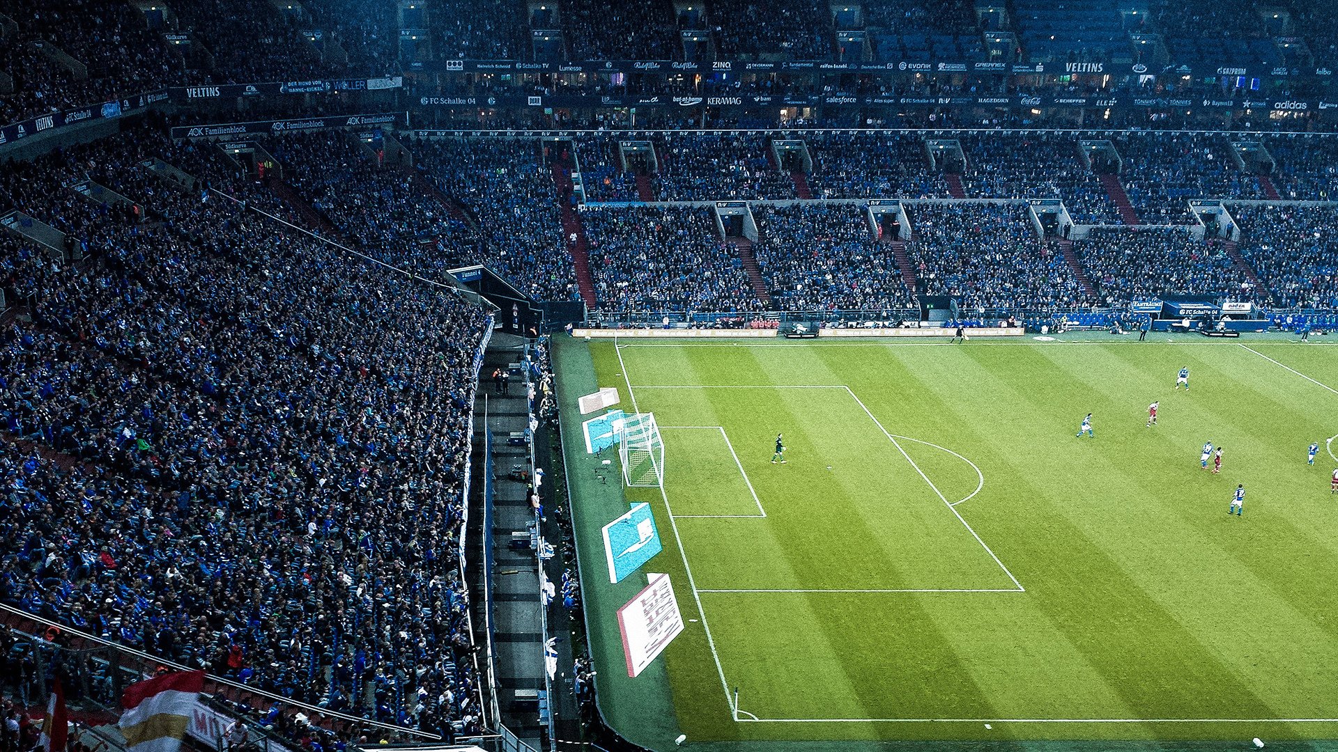 欧冠现场：球迷自制创意应援旗帜盘点，球赛应援牌